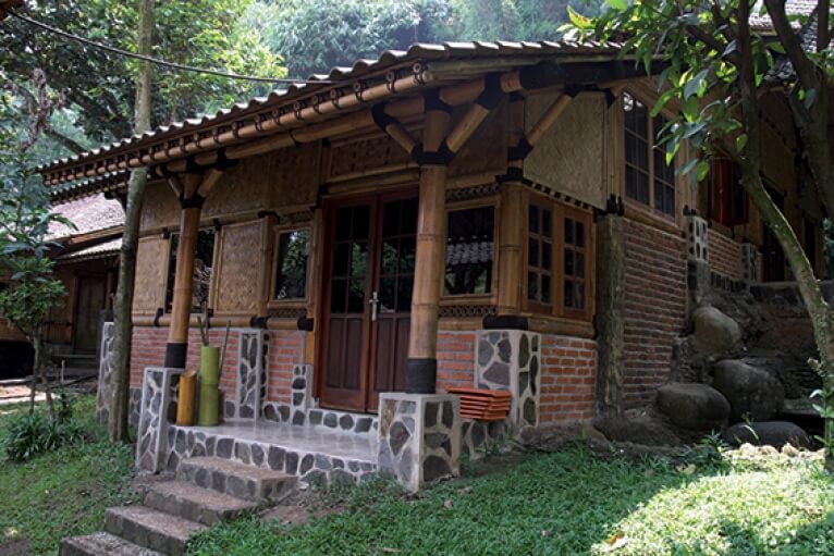  Rumah  Bambu  Cara  Sederhana Bersahabat dengan Alam Sehat 